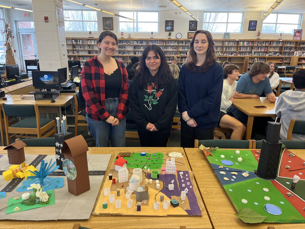 nwhs_media's tweet photo. Today, we wrapped up our Chopped-inspired Design Challenge for AP Human Geography students. Judges quizzed students about their city models and use of basket ingredients. After intense debate, champions were crowned in each class. #GCSLibrariesEngage #GoVikes #makerspace https://t.co/Xq6woeJYgB