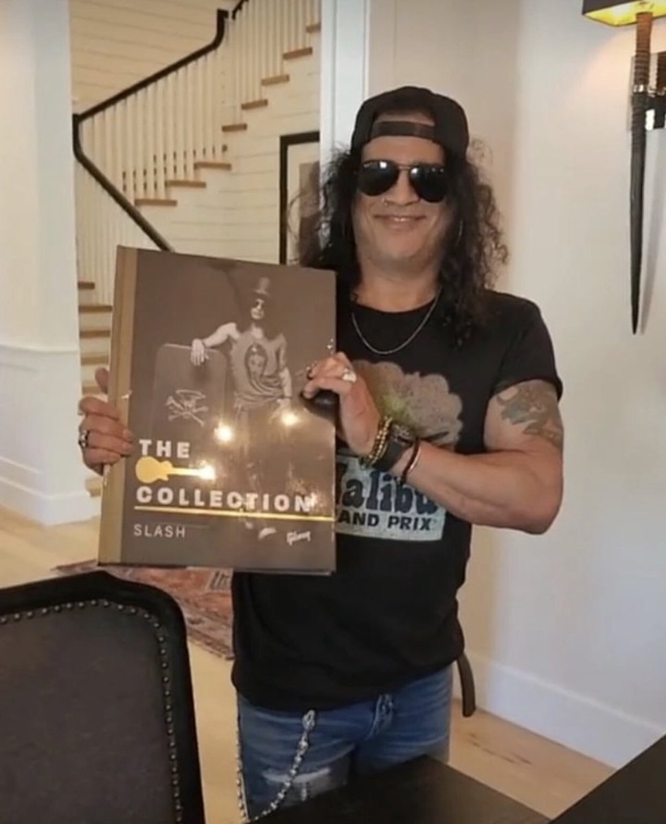 Boss with his new book by Gibson Guitar! 🤘🏻❤️ <a href="/Slash/">Slash</a> <a href="/gibsonguitar/">Gibson</a> 

Thx Meegan