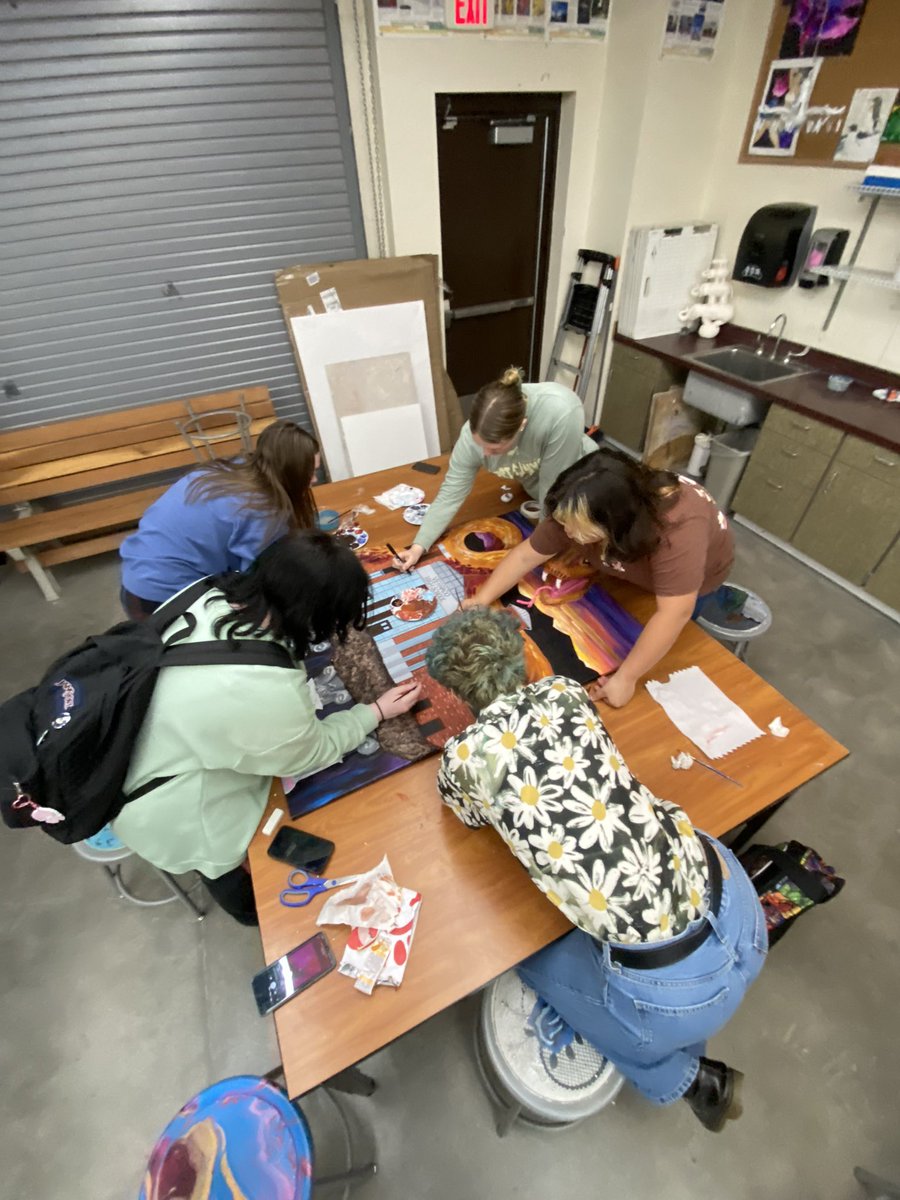 ViperTimes's tweet photo. Vipers getting ready for the art showcase this Saturday! #art #artshowcase #talent #vhs #verrado #1Verrado #oneverrado https://t.co/lNmuVDUw2p