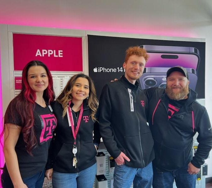 HAPPY EMPLOYEE APPRECIATION DAY!!! Ty to my new #woodlandpark team for making our tiny but mighty store incredible. I appreciate all your hard work &amp; dedication!