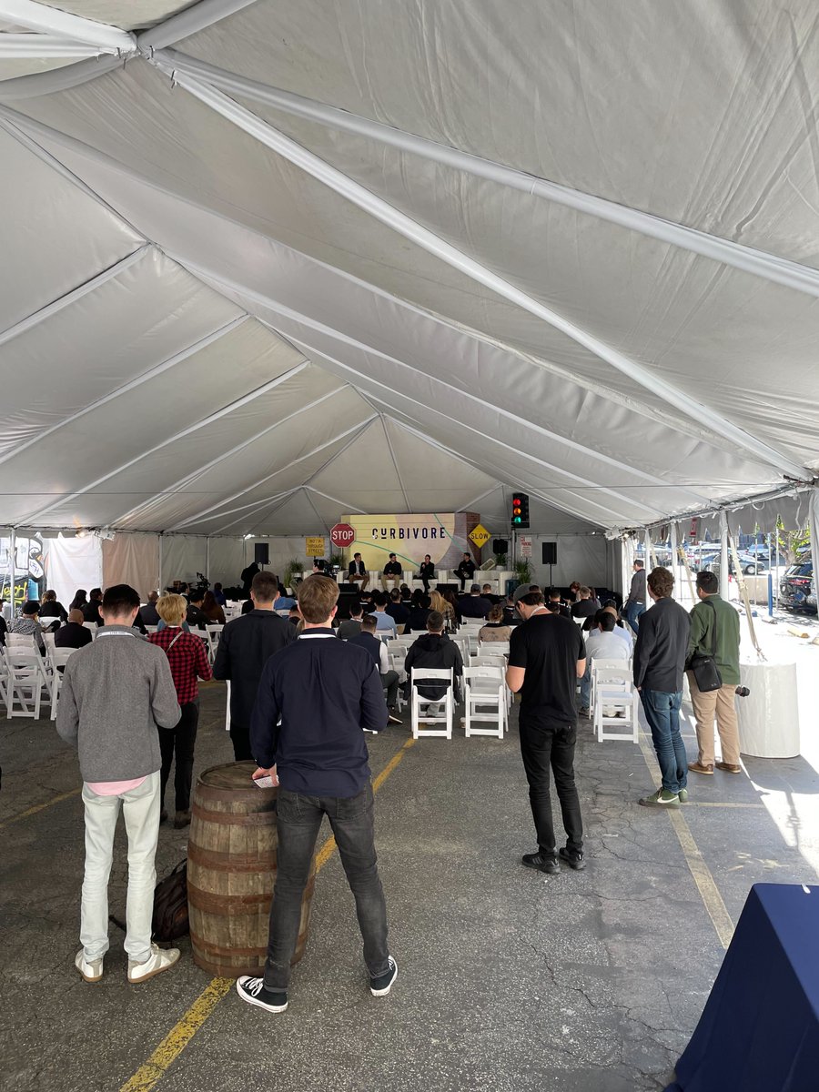 Zoba's on the ground in sunny LA🌞for <a href="/CurbivoreNews/">Curbivore</a> talking last mile, data, and on-demand delivery. If you're around, say 👋