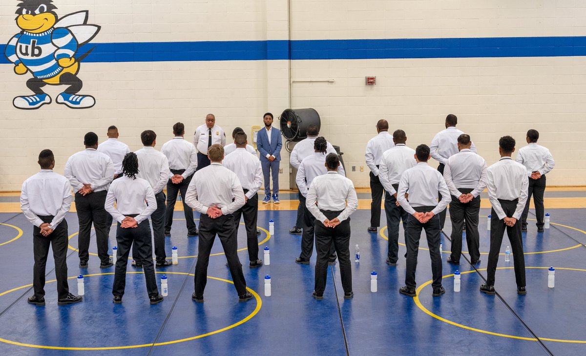 BaltimorePolice's tweet photo. Police Commissioner Harrison and @MayorBMScott welcomed each of the trainees of Academy Class 23-01 to the Baltimore Police Department and thanked them for their commitment to service.
Welcome to the #BPD! #bpdstrong #bpdcareers #lawenforcementjobs #joinforgood #bpdforgood https://t.co/q5dpQFTeS7