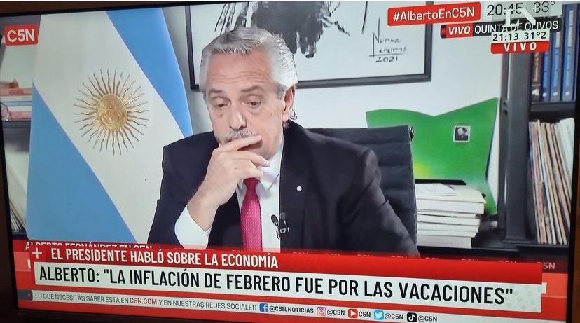 Yo no logro definir si es tarado, cínico o un hijo de puta.