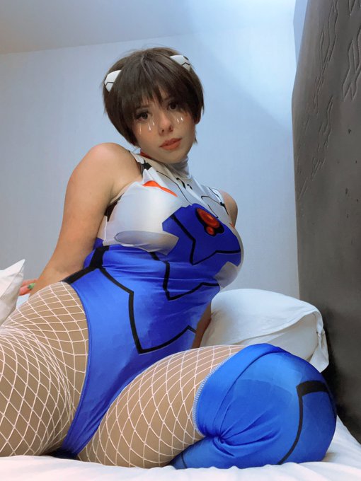 Waifu Expo day 1 is going well 🤠 https://t.co/fKMACLjQzy