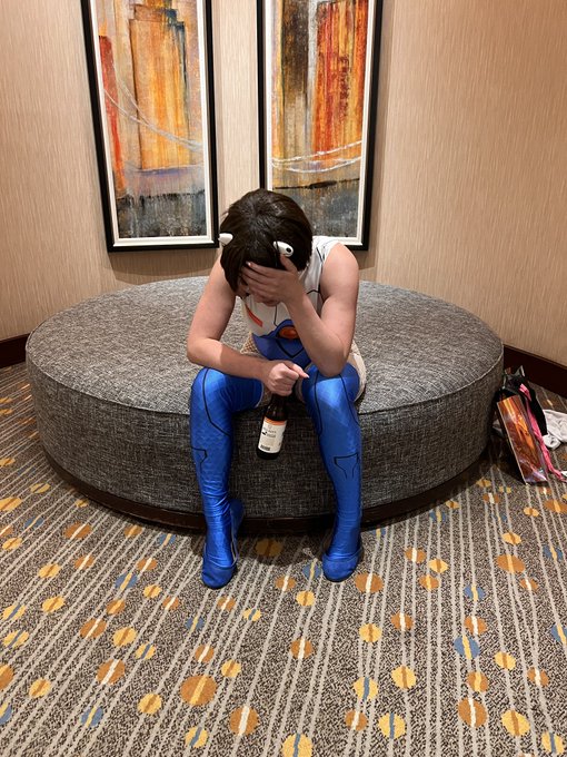 Waifu Expo day 1 is going well 🤠 https://t.co/fKMACLjQzy