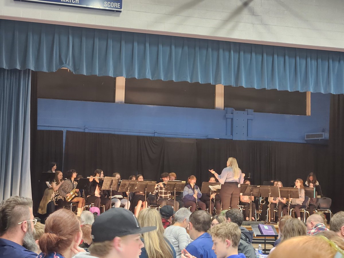 MsFlam33's tweet photo. Great time and fabulous music tonight!  Great job by our bands and choir.

🎶🎶🎶

#vmselevate https://t.co/Tv7Qsn3qUV
