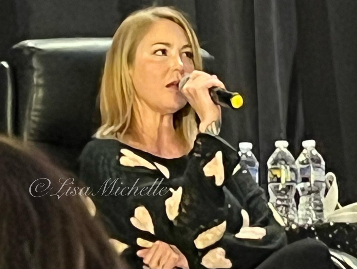 JustbLisa's tweet photo. @kimrhodes4real #BrianaBuckmaster #WaywardPodcast Live @CreationEnt #SPNATL https://t.co/L0WIJMLAN2