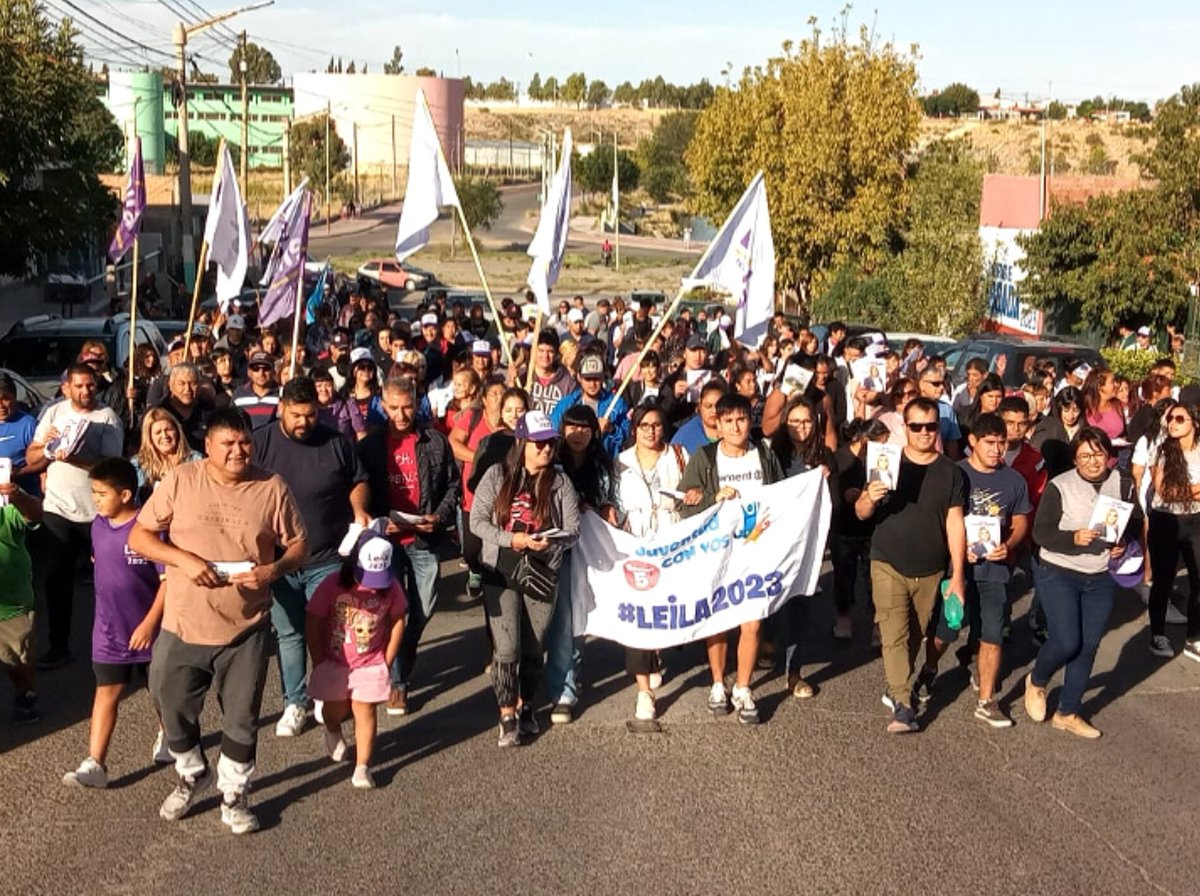 Esta tarde salimos con la propuesta en mano y realizamos un puerta a puerta en las calles de #Trelew
Muchas gracias a la militancia que siempre nos acompaña y a la candidata <a href="/LeilaLloydJones/">Leila</a> por tomarme en cuenta.

Sigamos por este camino porque todos #SomosTrelew