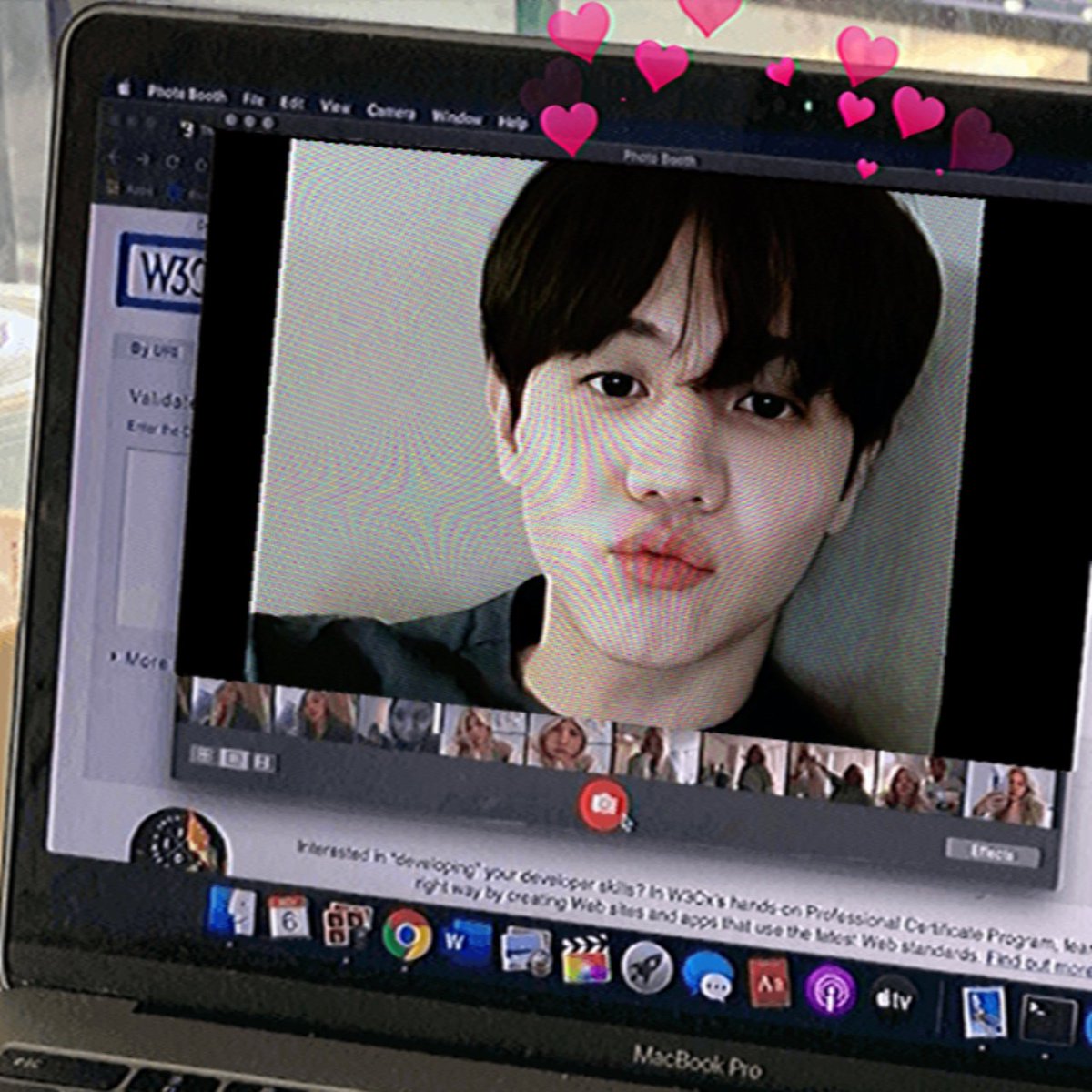yoseob_girl's tweet photo. I am simply addicted to you ♡(˃͈ દ ˂͈ ༶ )
#LightSelcaDay ❤️🔥 https://t.co/gwdtfJxjos