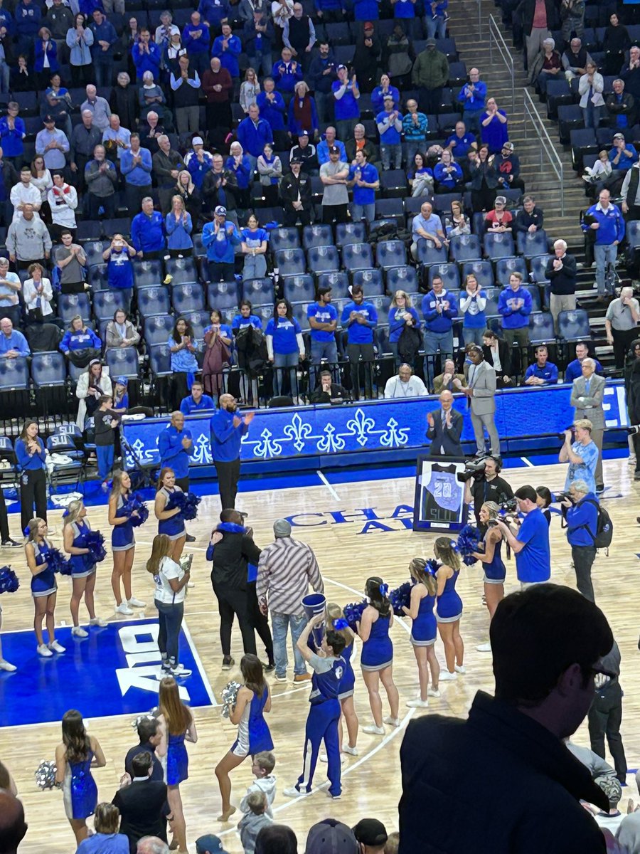 WestPineBills's tweet image. Biggest cheer of the night is for Fred Thatch Jr. 

The only Billiken to make a tournament at SLU. The man who fought through an autoimmune disease to just play his last 3 seasons. One of our favorite dudes to ever put on a SLU uniform!