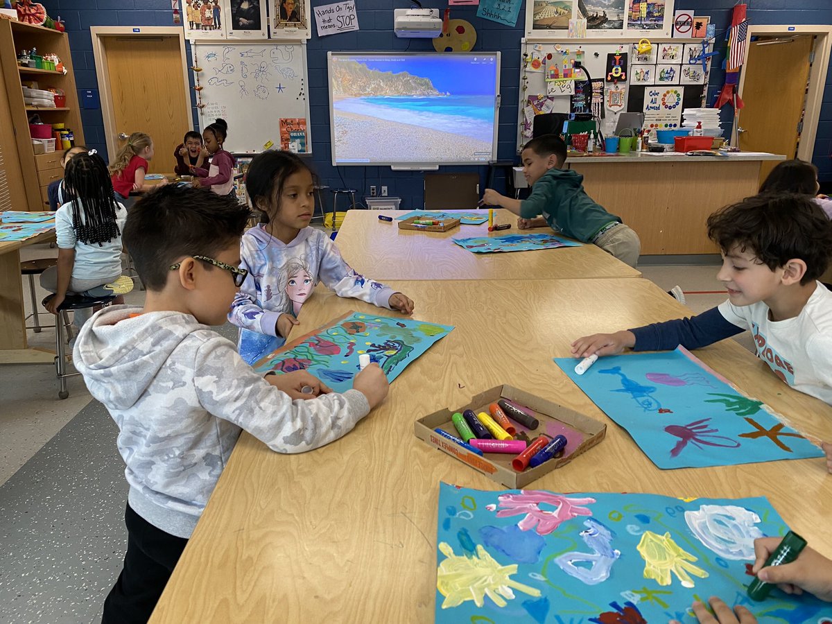 ArtmommaJohnson's tweet photo. First grade soaked up the sights and sounds of ocean waves while finishing up our undersea paintings. Tapping into our imaginations and pretending that we feel sand between our toes was incredibly relaxing.
#AACPSVisualArts
#AACPSAwesome
#GBParkAACPS https://t.co/xNTOizPdi8