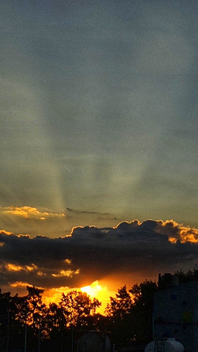 Ro264's tweet photo. Un excelente atardecer 📸📸 https://t.co/7s6KbIqVdT