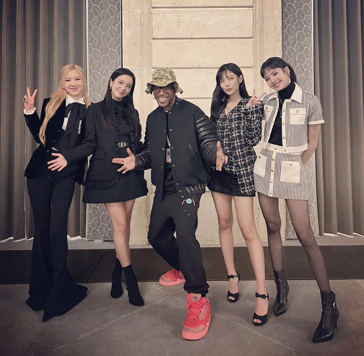 .@BLACKPINK’s #ROSÉ, #JISOO, #JENNIE, #LISA, with @KiDCuDi at the Charity Gala for @piecesjaunes in France!

 #블랙핑크  #BLACKPINK