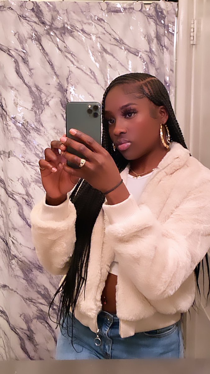 dreaaLanae's tweet image. you can’t see that im that bitch? pick yo glasses up 👓