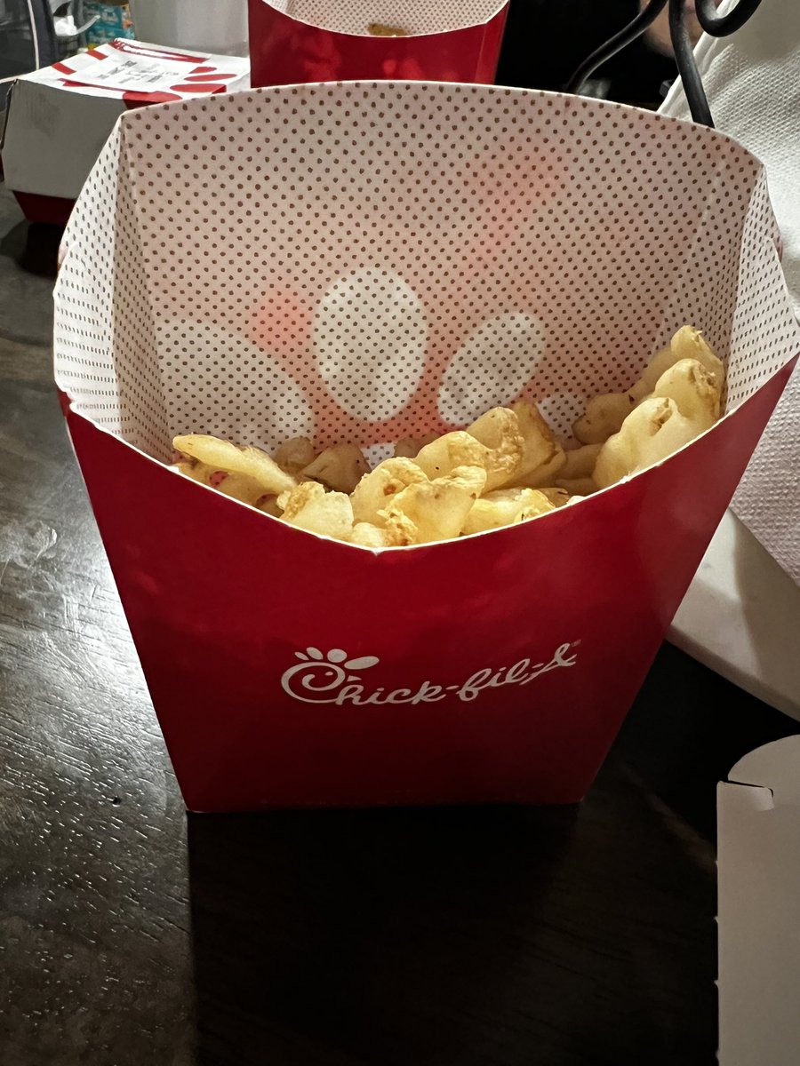 Jess77xo's tweet photo. How is this a large fry? lol same amount as a small… @ChickfilA https://t.co/28pU0WdXcU