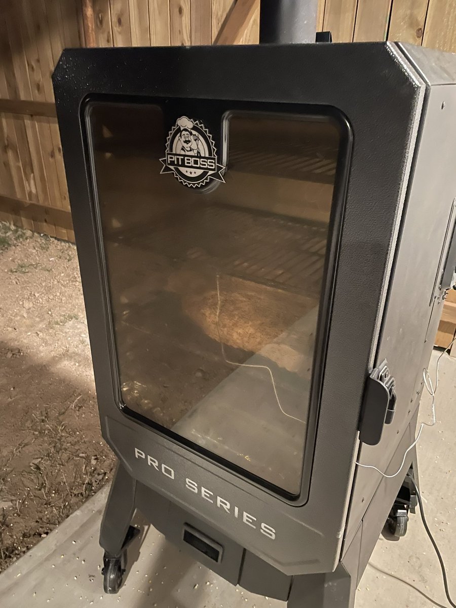 Keithdurham's tweet image. When family is coming to visit, I’ve got to fire 🔥 up the smoker and throw a brisket in. #texasbrisket #pitboss #overnightsmokin