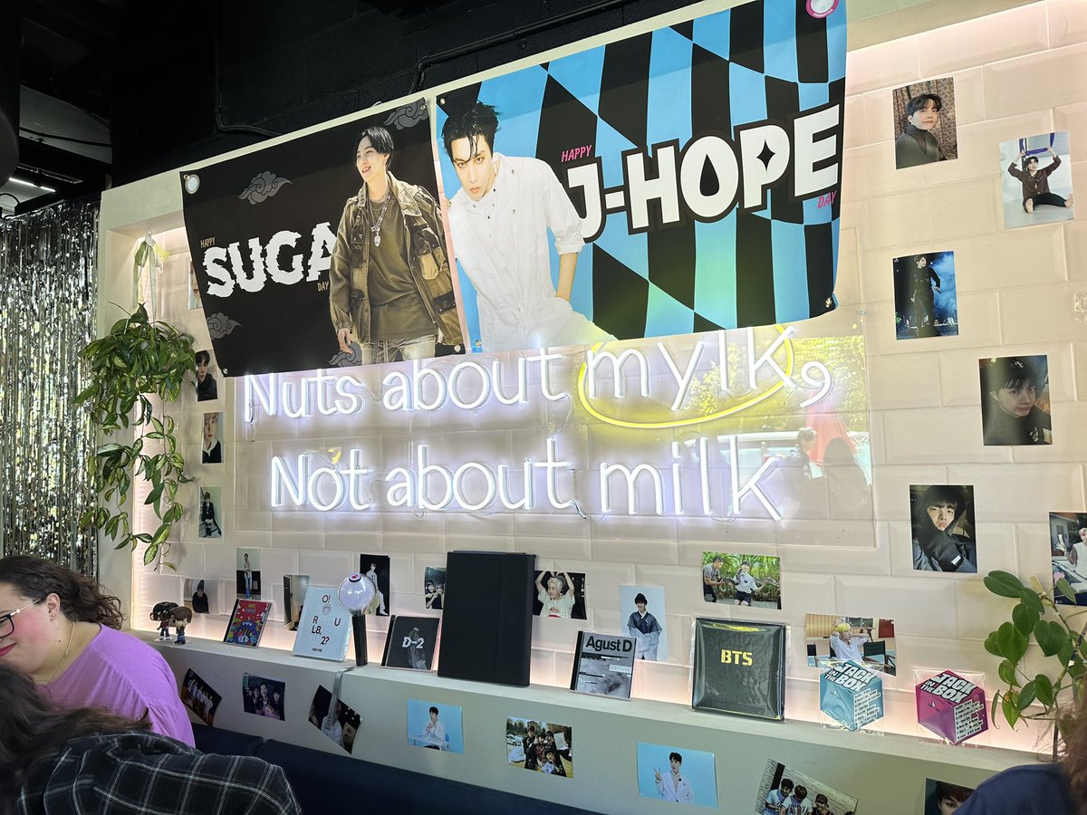 zobo330's tweet photo. A cute cupsleeve event for BTS SOPE ❤️ @serendipitousAU #bts #happysopeday https://t.co/9fTH1fRakC