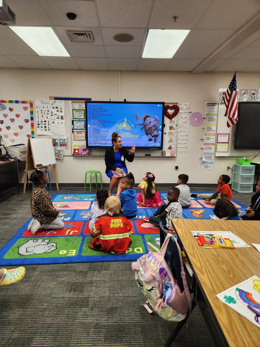 LibraryLadyLV's tweet photo. It was a great end to the week, especially having @R1SupTrianaCCSD read to Kindergarten.  #NevadaReadingWeek #CCSD https://t.co/osiwH6nEKF
