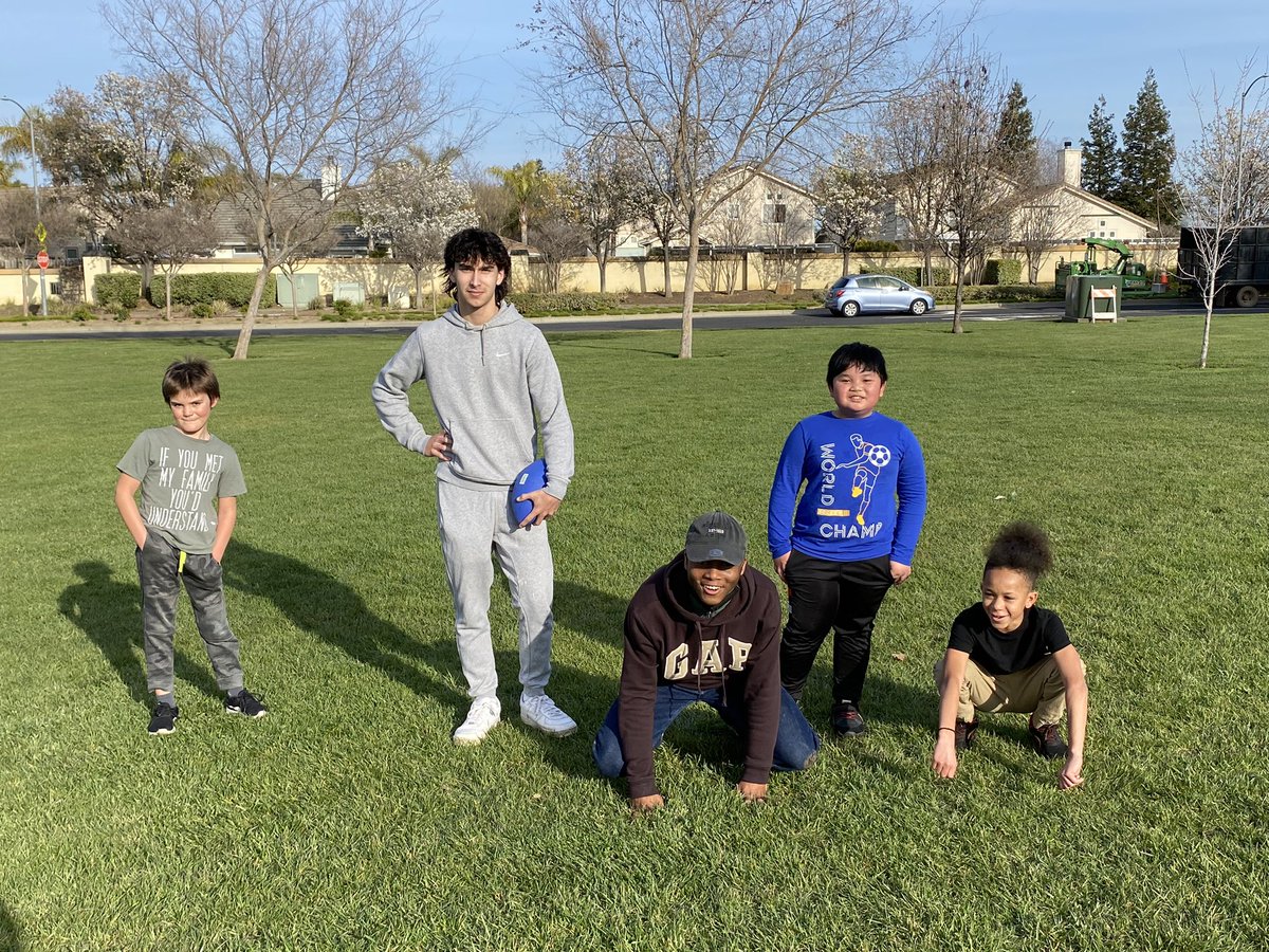 HarvestGroveVA's tweet image. Future high school football players…a fun afternoon playing football at Harvest Grove. #weareBUSD #homeschooling #independentstudy #harvestgrovevirtualacademy