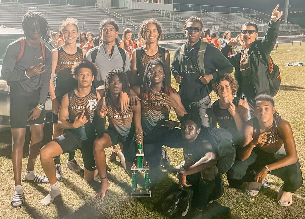 Congrats to the Boys for being Farm Bureau Invite 🚨Champs🚨and to the Girls for 3rd place of 14 teams!!
#trackandfield #champs #runthemdown