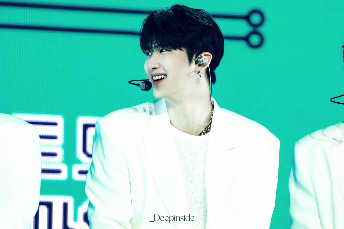 【HQ】230219 Dear My LUVITY 

아직도 팬콘에 남아있어🥹
컴백D-2

#우빈 #WOOBIN #ウビン
#CRAVITY #크래비티 
#MASTER_PIECE 
#Groovy