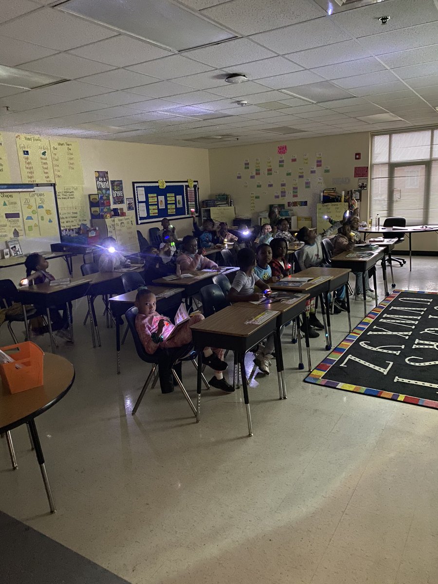 MrsDrWhitlock's tweet photo. Spotlight on Reading was a success @FeldwoodES! The students enjoyed their mini flashlights for Spotlight Reading. #ReadAcrossAmerica2023 #DropEverythingandReadwithaTwist https://t.co/Gg7LKI9AqY