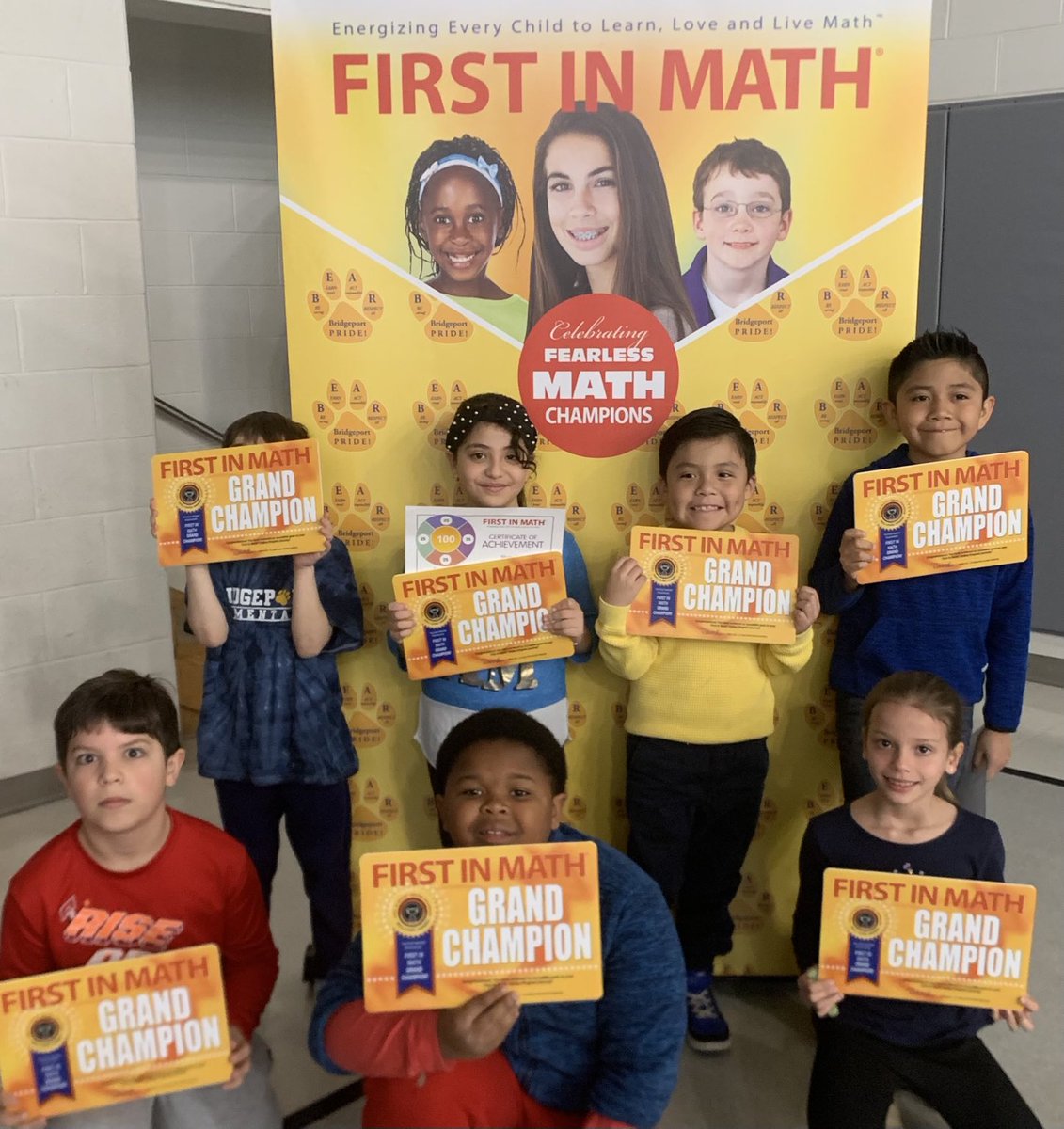 Bpt_BEARs's tweet image. Grand Champions! 30,000 correct math problems got them here! #robertsun #firstinmath #24Game