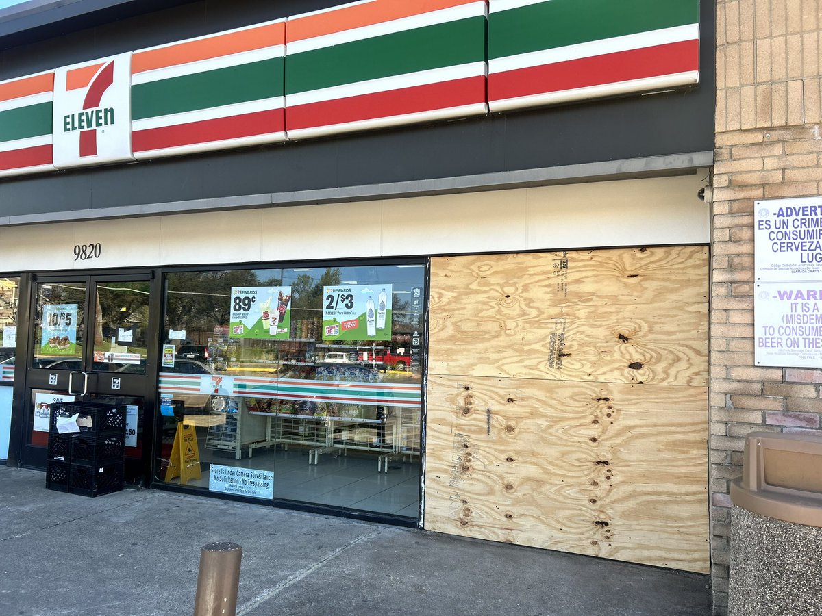 demkidsofmine's tweet photo. Niggas out here with a new 🏧 withdrawal method at my local #7Eleven #CashWithdrawl #DamnFool https://t.co/16rNJFj9jp
