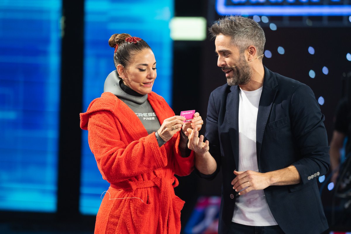 eldesafioA3's tweet photo. Mariló Montero dona los 10.000€ de la Tarjeta Solidaria @openbank_es a la @AsociacionELA #ElDesafíoSemifinal https://t.co/lExLV82C0b