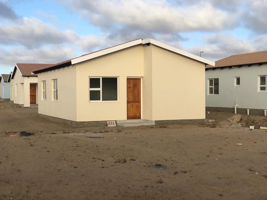 date_africa's tweet photo. 🇳🇦Namibia : October 2022, Ministry of Urban and Rural Development handed over 319 incomplete houses in Swakopmund to New Era Construction for completion.
The Swakopmund Municipality is proud to announce that all renovations and construction is progressing very well.
#utdanamibia https://t.co/9u4DHPtw1u
