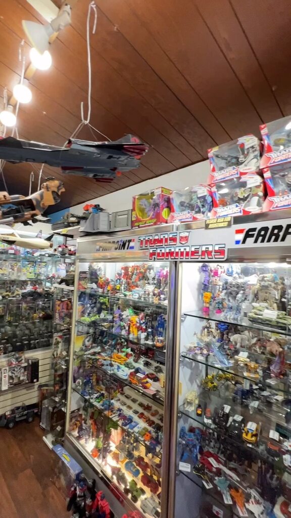 FarpointToys's tweet photo. Gimme! Gimme! Gimme! More of these toys and collectibles! 🤩 Our store is a treasure trove of goodies for all ages. Come shop with us and satisfy your collecting cravings!
#farpoint #farpointtoys #farpointfinds #fromretrotorightnow #comics #retrocomics #toystoystoys #toys #t… https://t.co/6tzeyyBxxZ