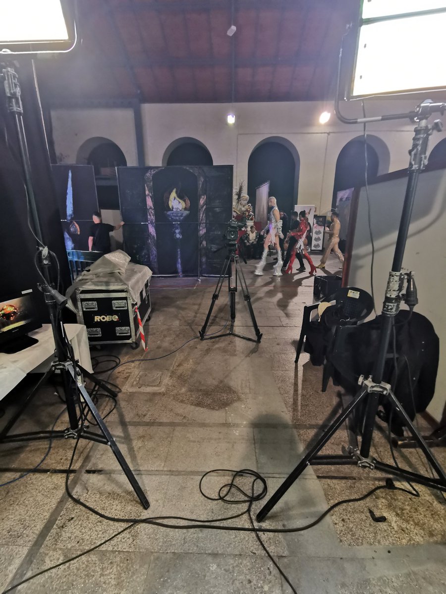 Hcvega4's tweet photo. ¡Ya todo preparado! A interpretar el 2 bloque de Drags #DragQueenLPGC #interpretebailongo https://t.co/wlCwWQEPTi