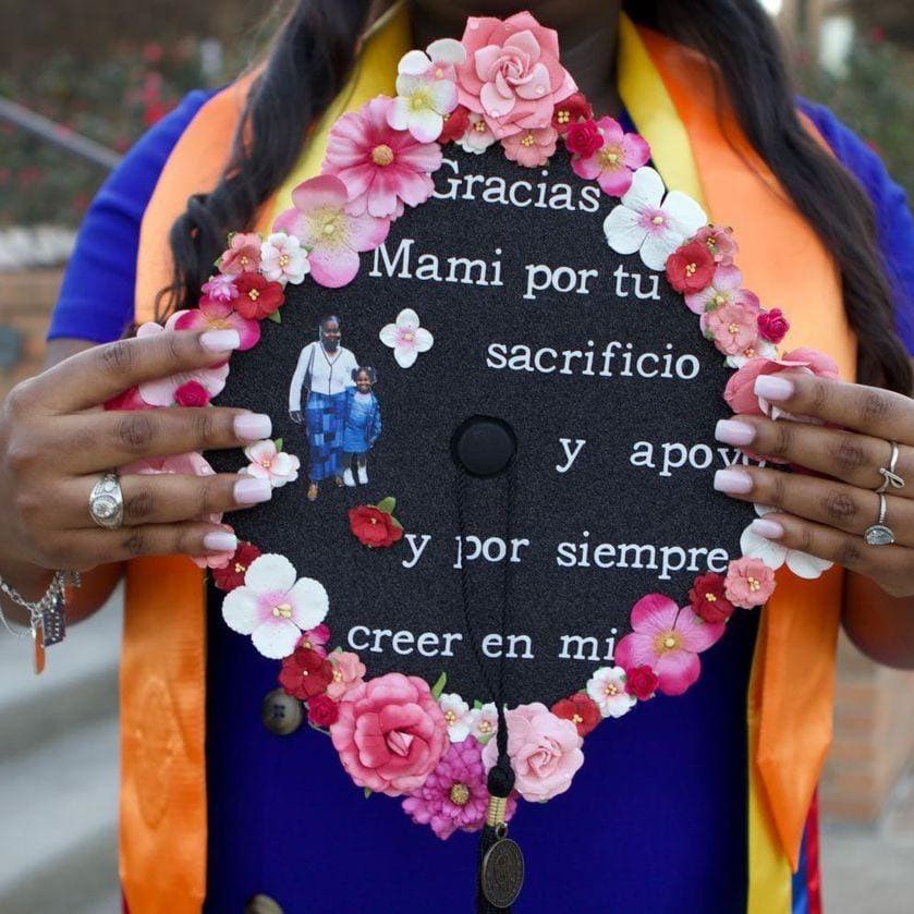 CapsByCharla's tweet photo. We love our glitter over here 😌💖 
DM me if you’re interested

#shsu #TAMU #graduation #BlackOwnedBusiness https://t.co/FgWl0KTdv0