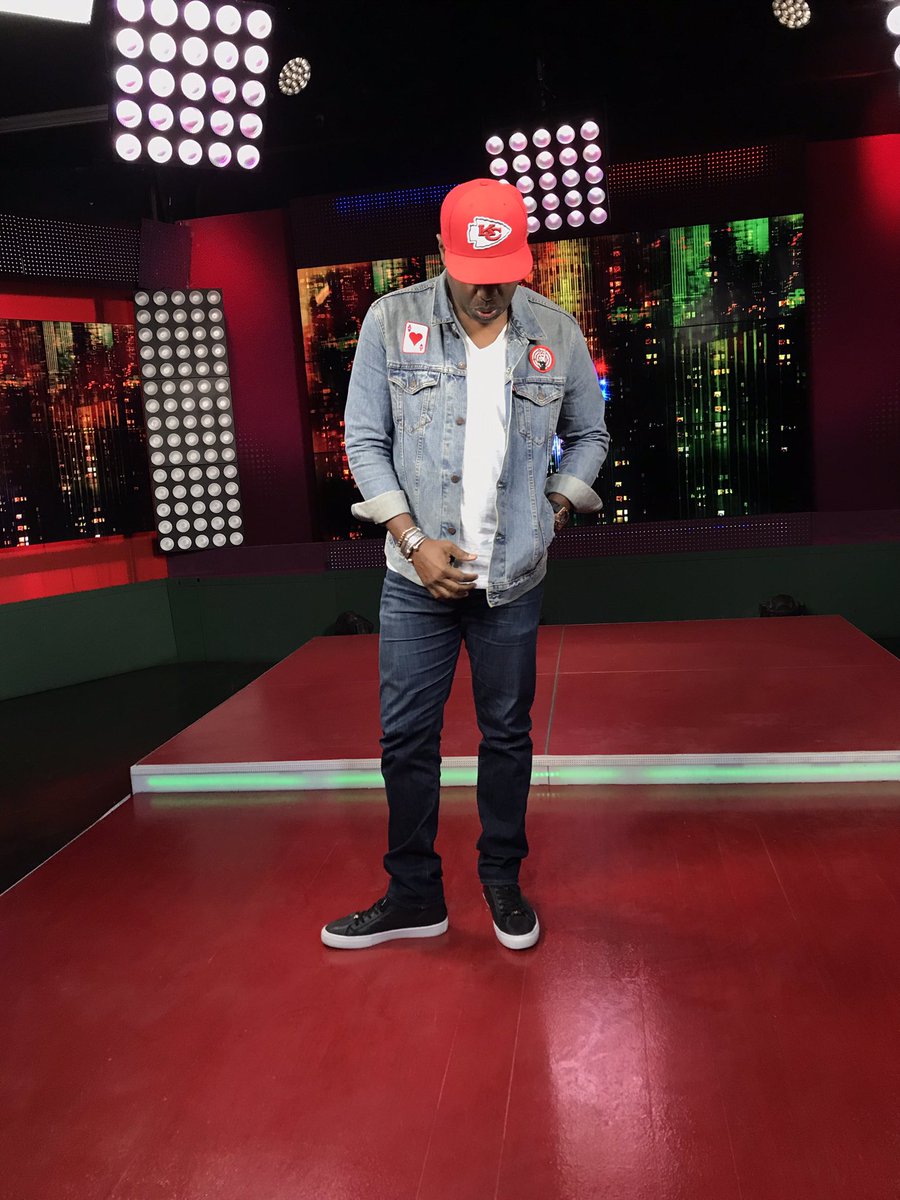 Bulbyyork's tweet photo. Chatting About My Album On This Week @OnstageTV
BlessUp @WinfordWilliams
‘Time And Color’ out now..
Link In Bio
#newmusicalert #foryou #reggae #jamaica #television #promo #onstage #timeandcolor #bulbyyork #mixingengineer #producer #albummode https://t.co/OQ9BmyrCTj