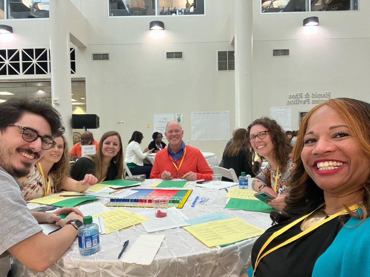 marthaajacques's tweet photo. #stemteacherleaders @SmithsonianScie  Biddeford Schools learning and collaborating with The Smithsonian Science Center. Game time! https://t.co/CbXmtmW1d3