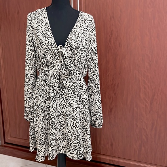 So good I had to share! Check out all the items I'm loving on <a href="/Poshmarkapp/">Poshmark</a> #poshmark #fashion #style #shopmycloset #hunzag #somethingspecial #asos: posh.mk/7t9ncpnuSxb