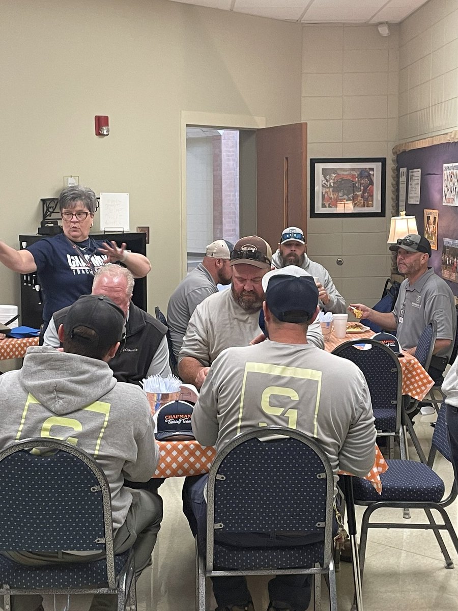 AndrewCMcMillan's tweet photo. E Learning days don’t stop @spartanburgone maintenance and grounds crew from keeping us up and running and looking good. Thankful to eat and fellowship with this group! #Woooooooo #BubbasBBQ https://t.co/CcaYt5klg7