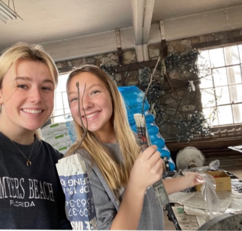 SAUGreenlife's tweet photo. Green Lifers started the weekend right with some community service, helping Living Lands and Waters wrap trees at Vender Veer Park! More tree wrapping will happen next week from 3-6 Wed-Sat, and then at our Earth Day Celebration in April! https://t.co/xxwNRS6SoW