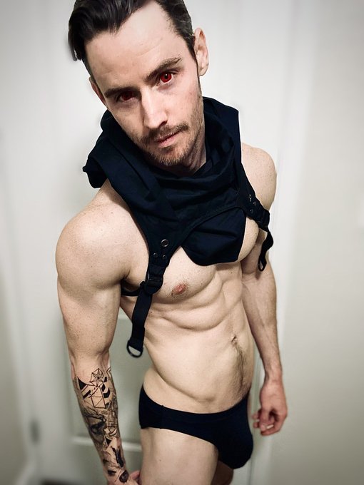 Come play pretend with me. 😈 https://t.co/oT6HrwntHF