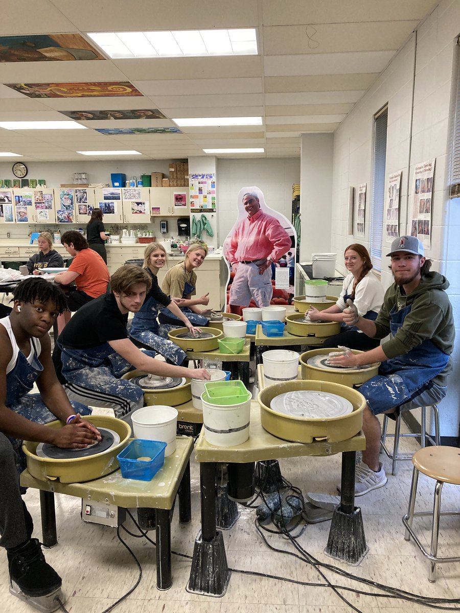 #flatsutton helping out these wheelies in Ceramics I today!