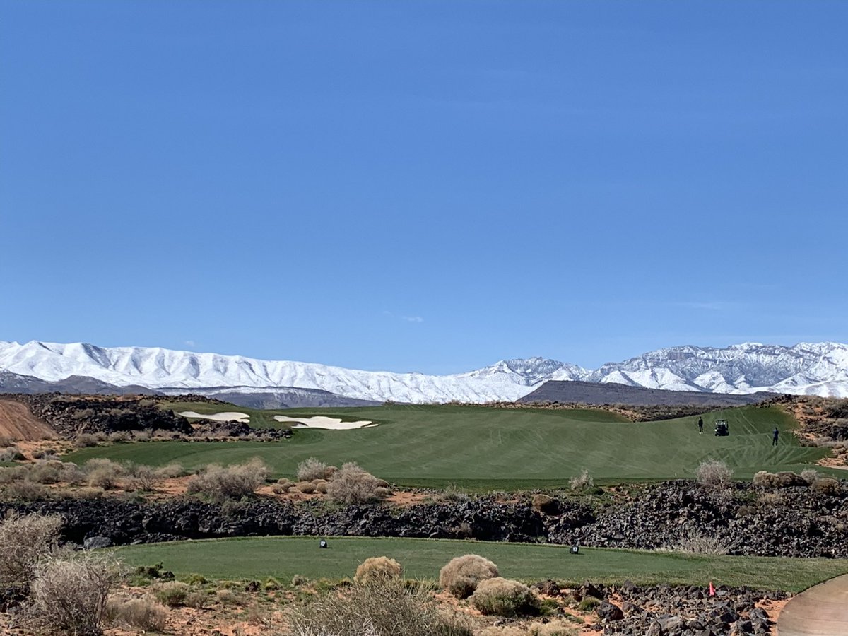 JasonMorganLV's tweet photo. Unbelievable day golfing at the amazing Black Desert Golf Resort with @David_buck23 @JakeScharmann @hgallarzo25 ! Big thanks to @lucky9803 and @rlaubscher for having us out! The views, service, and course conditions are definitely top notch! @sincitygcsa https://t.co/s5a2Y4GRv3