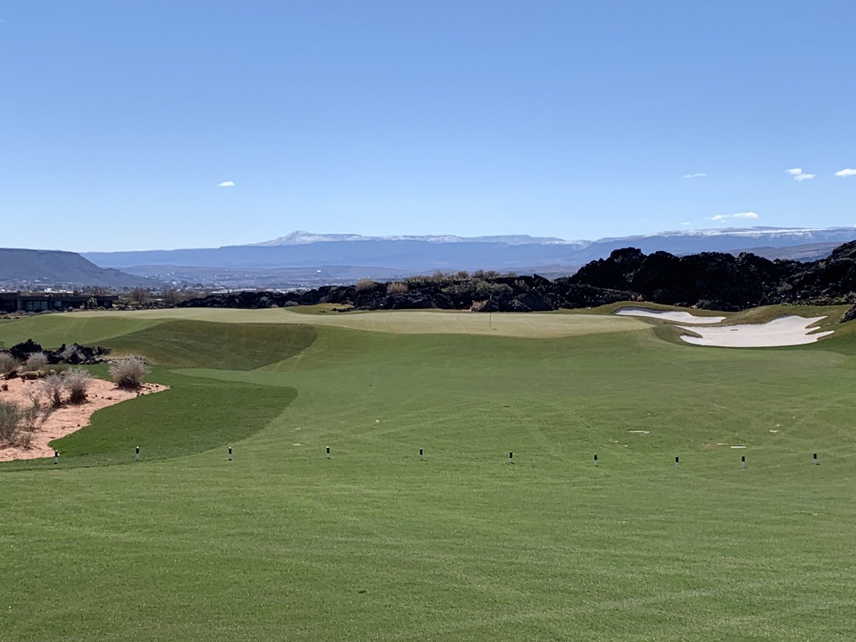 JasonMorganLV's tweet photo. Unbelievable day golfing at the amazing Black Desert Golf Resort with @David_buck23 @JakeScharmann @hgallarzo25 ! Big thanks to @lucky9803 and @rlaubscher for having us out! The views, service, and course conditions are definitely top notch! @sincitygcsa https://t.co/s5a2Y4GRv3