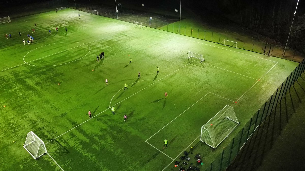 AscoltaCL's tweet photo. Another good night last night working with the players and coaches at @Stonehavenyfc
A good session working on looking after the ball in possession at this fantastic facility for football!
⚽️🏴🟡⚫️🟡
#Believe #Train #Achieve #EverythingIsPractice #Stonehaven #Football #SYFC https://t.co/QdpyMUKUvq