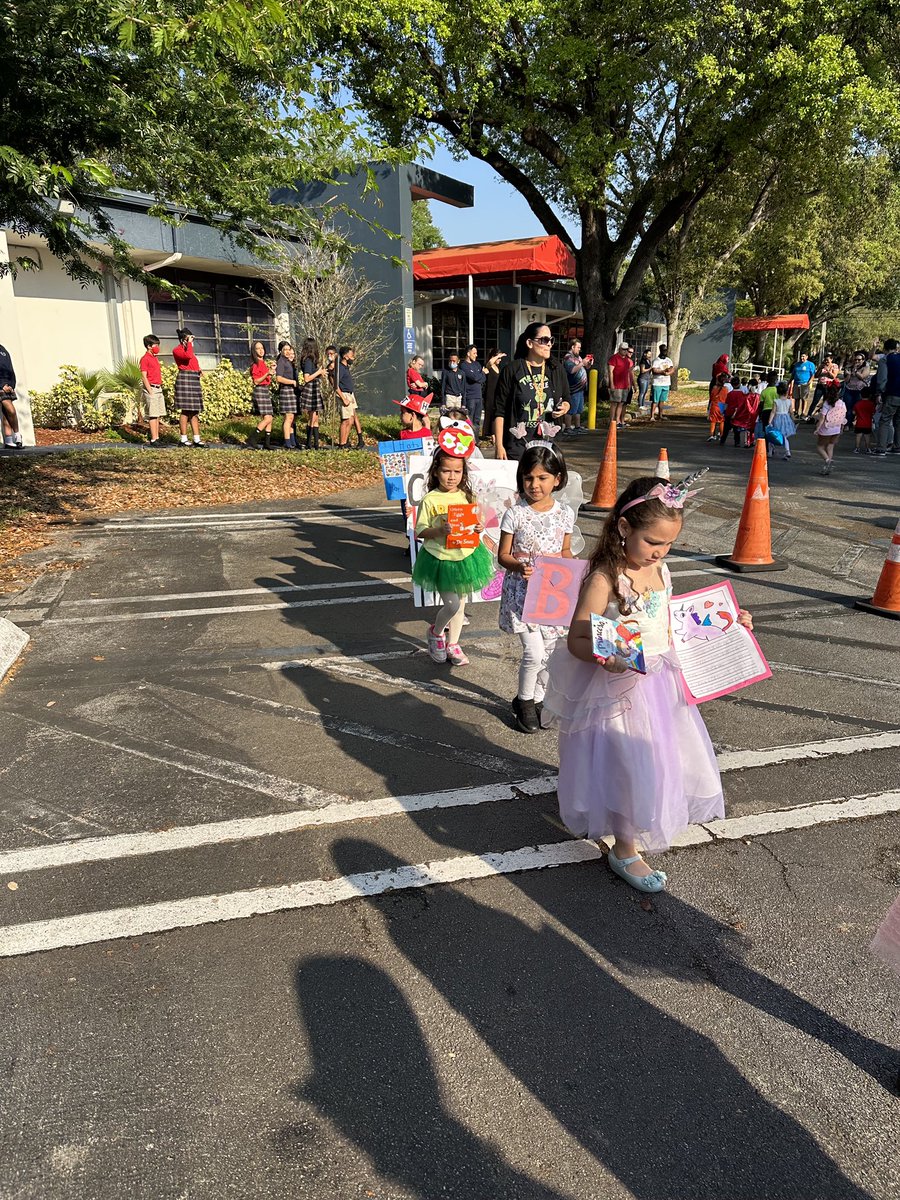 SaintAndrewCat1's tweet photo. Our youngest students showed us how much fun letters can be at our Literacy Parade!              @standrewCC @Coralspringsfla @CatholicMiami  #FirstCalled #LiteracyParade https://t.co/V1sIja1eM7