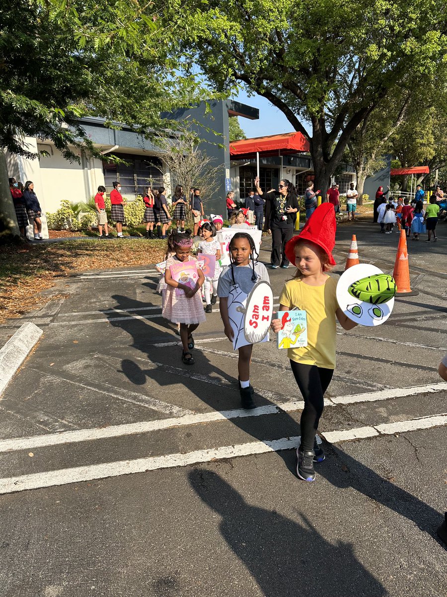 SaintAndrewCat1's tweet photo. Our youngest students showed us how much fun letters can be at our Literacy Parade!              @standrewCC @Coralspringsfla @CatholicMiami  #FirstCalled #LiteracyParade https://t.co/V1sIja1eM7