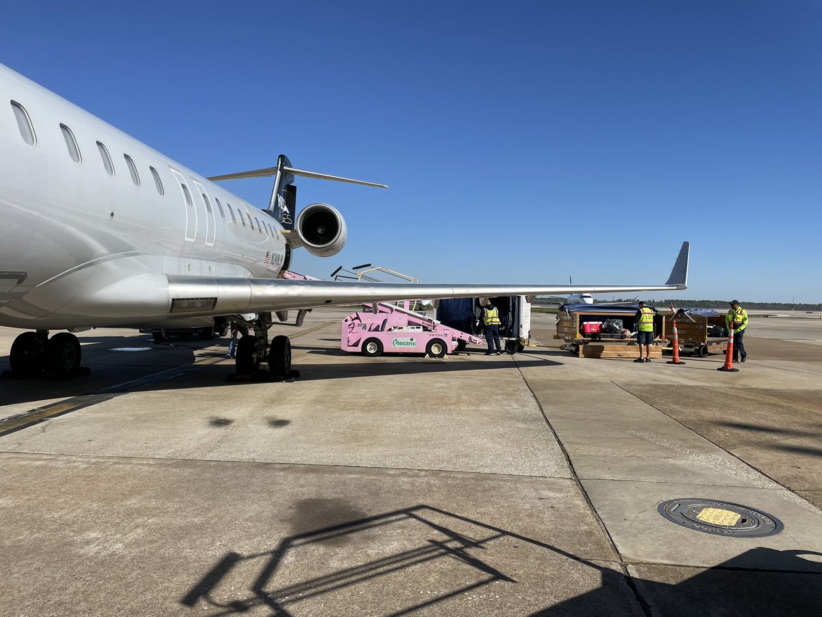 Brodt4Mike's tweet photo. After meticulous planning, the CRJ900 made its inaugural flight from IAH without a hitch to DFW today. Thanks to all the employees and departments who worked to ensure a safe and on time departure!  @weareunited @jbozboswell @Tobyatunited @MikeHannaUAL https://t.co/i3qbJ5SGO5