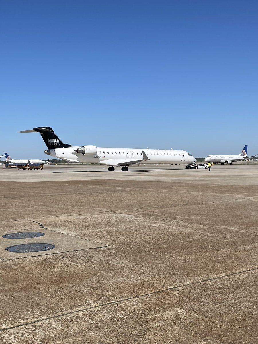 Brodt4Mike's tweet photo. After meticulous planning, the CRJ900 made its inaugural flight from IAH without a hitch to DFW today. Thanks to all the employees and departments who worked to ensure a safe and on time departure!  @weareunited @jbozboswell @Tobyatunited @MikeHannaUAL https://t.co/i3qbJ5SGO5