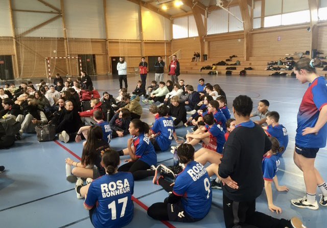 🤾🏻‍♂️ Dans le cadre de la section sportive #handball, nos élèves ont participé mercredi au tournoi organisé par le collège de Lesparre. Félicitations à tous nos joueurs, et notamment à l’équipe masculine qui termine à la 2e place et poursuit l’aventure !