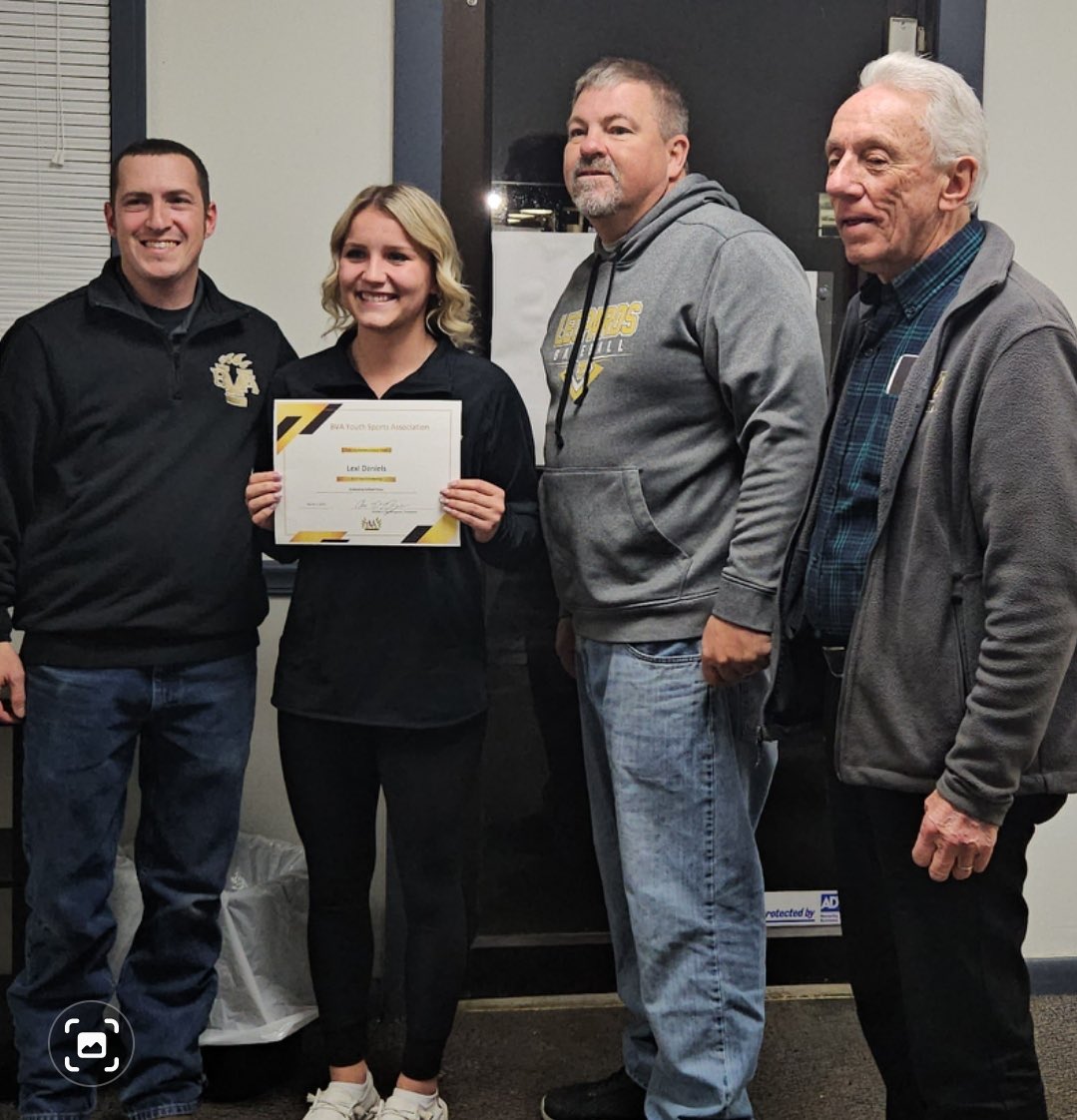 AlexaDaniels23's tweet photo. Thank you so much to the Youth Sports Association for presenting me this scholarship.@BVACoachRod https://t.co/z9WkbcN4fe