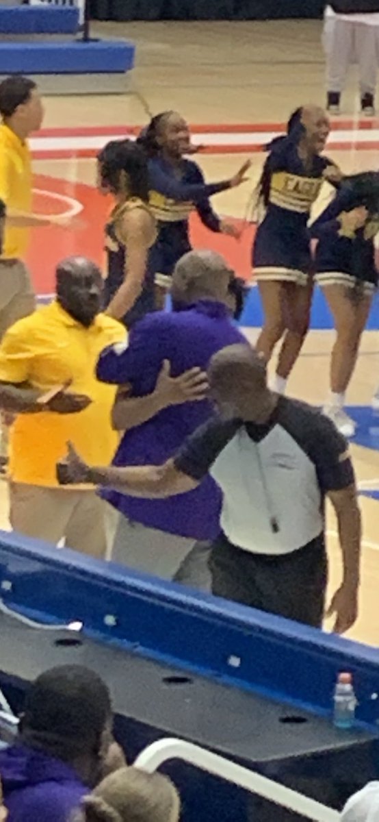 lundy_chip's tweet photo. Coach Harris and the JC Boys had a Fantastic Final Four season. https://t.co/ZxcR7Ear46
